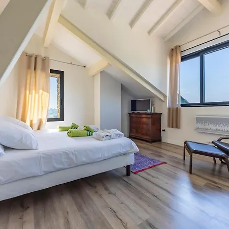 Domaine Marie-louise, Parenthese Au Pays Basque