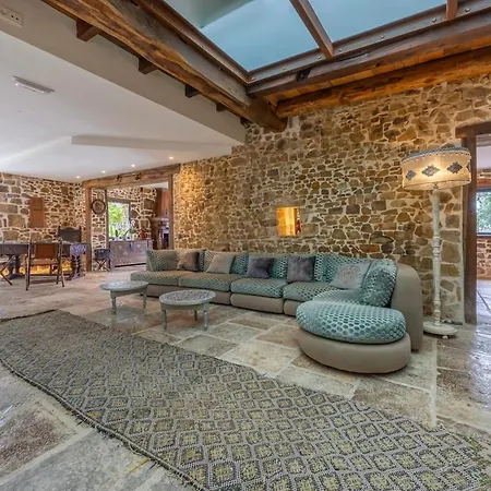 Domaine Marie-louise, Parenthese Au Pays Basque *