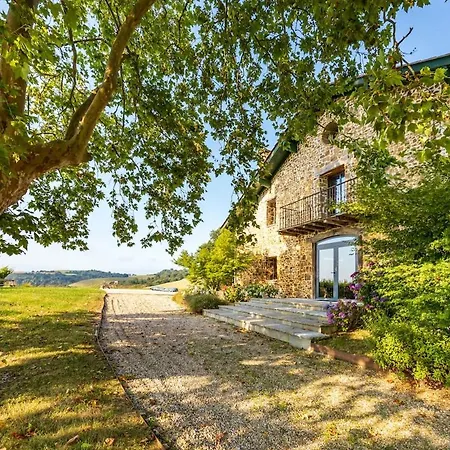 Domaine Marie-louise, Parenthese Au Pays Basque