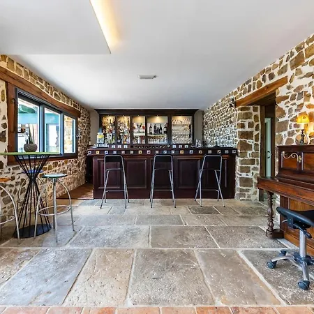 Domaine Marie-louise, Parenthese Au Pays Basque * Oregue